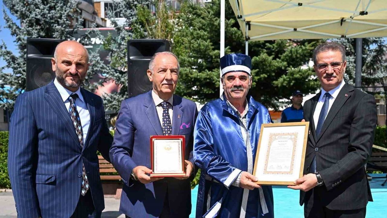 Ahilik geleneği Erzurum'da Yakutiye Medresesi önünde canlandırıldı