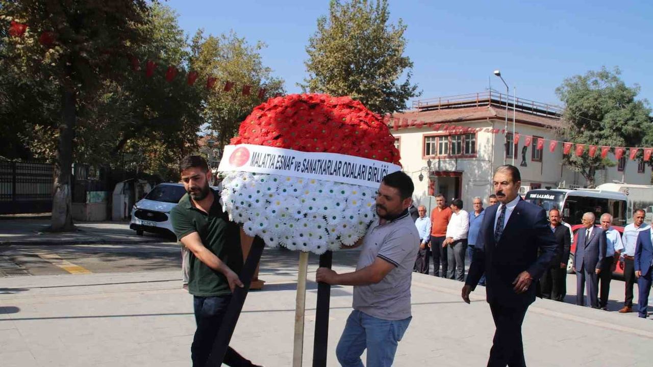 Ahilik geleneği Malatya'da Atatürk Anıtı'nda helal kazanç ve dayanışma vurgusuyla anıldı