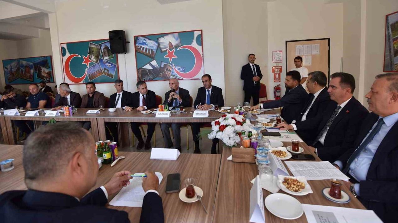 Ahlat'ta taş ustalığı gelecek kuşaklara taşınıyor