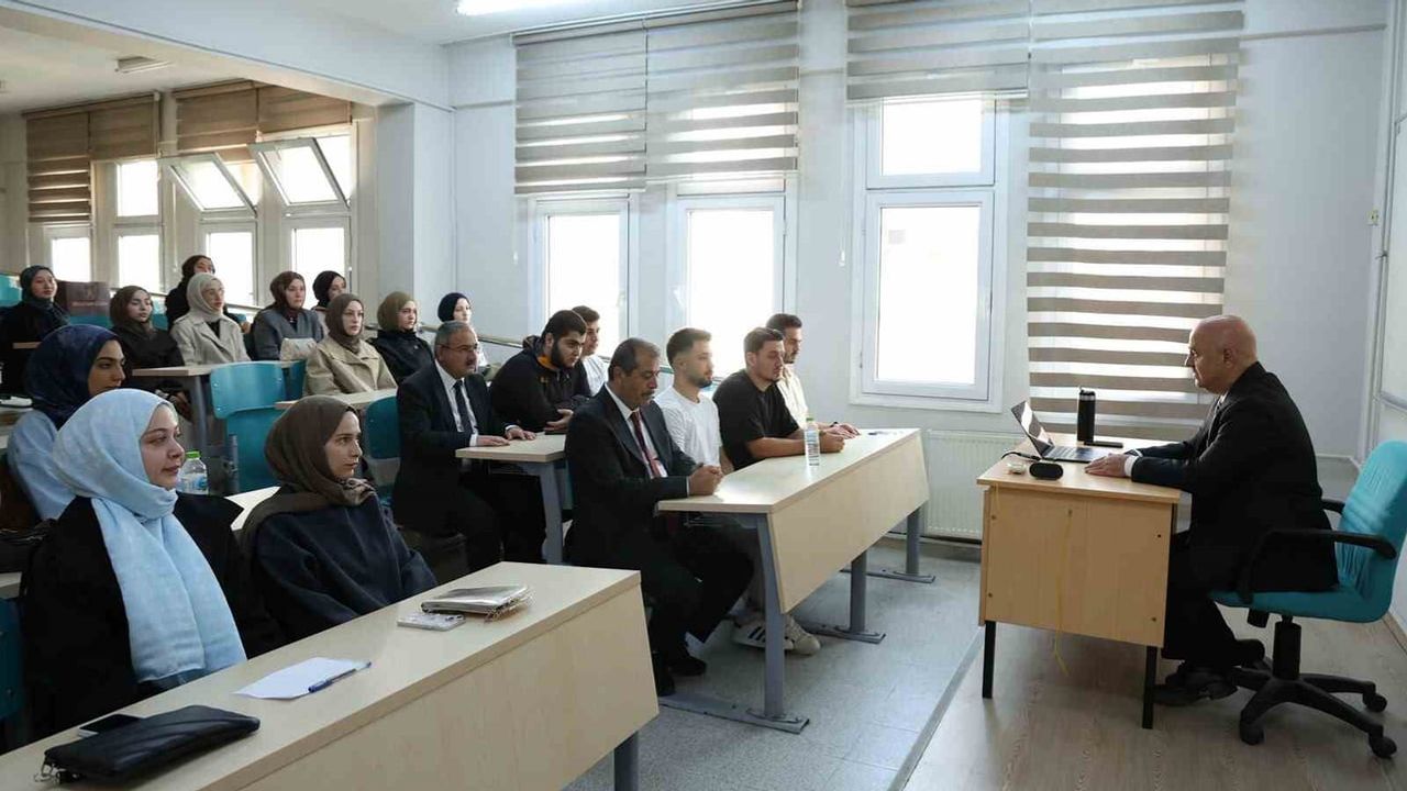 Akademik yıl terörsüz Türkiye vurgusuyla başladı: Düzce Üniversitesi öğrencilerle buluştu