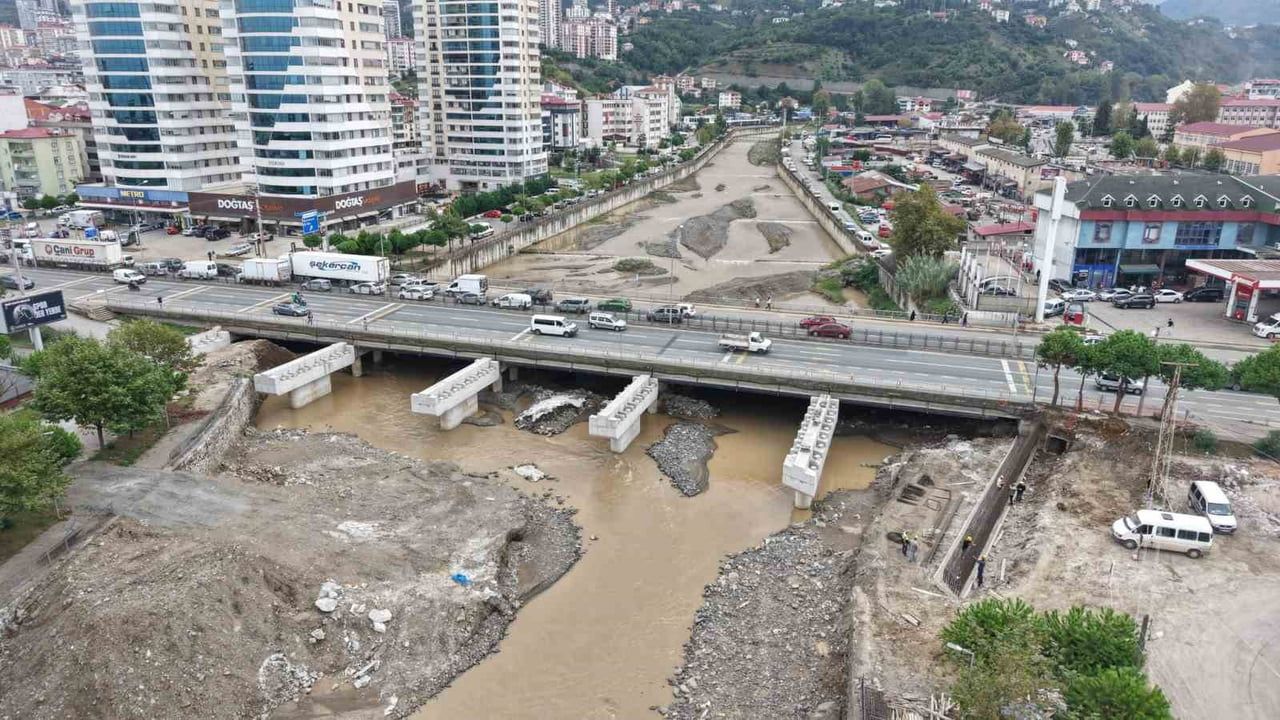 Akçaabat'ta Haçkalı Baba kavşağı yeni köprüyle trafiği rahatlatacak