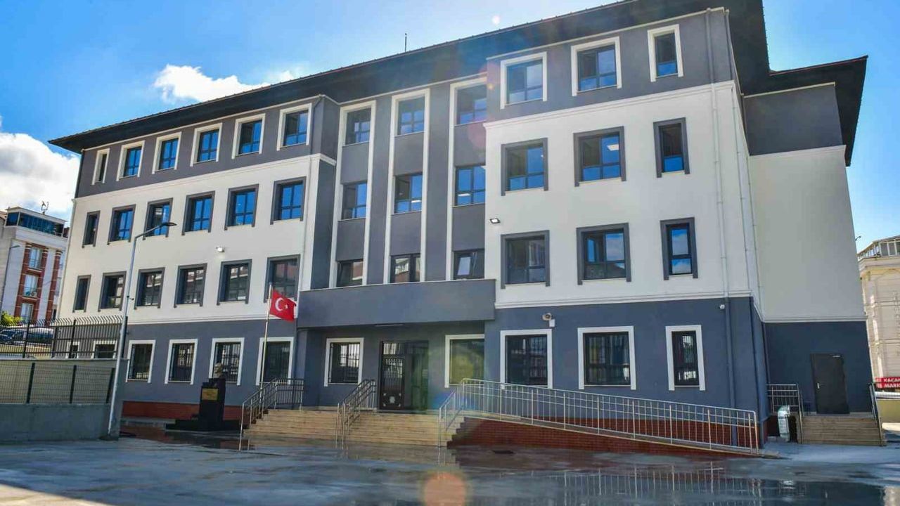 Akçaburgaz’a yeni eğitim merkezi: 16 derslikle bin 250 öğrenciye yer sağlandı