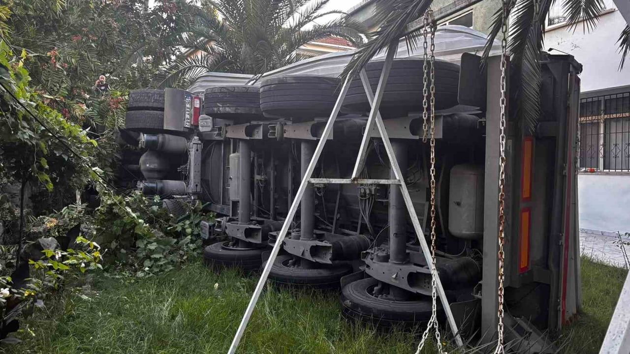 Akçakoca-Alaplı yolunda tarım aracıyla çarpışma: 4 kişi yaşamını yitirdi, 8 kişi yaralandı
