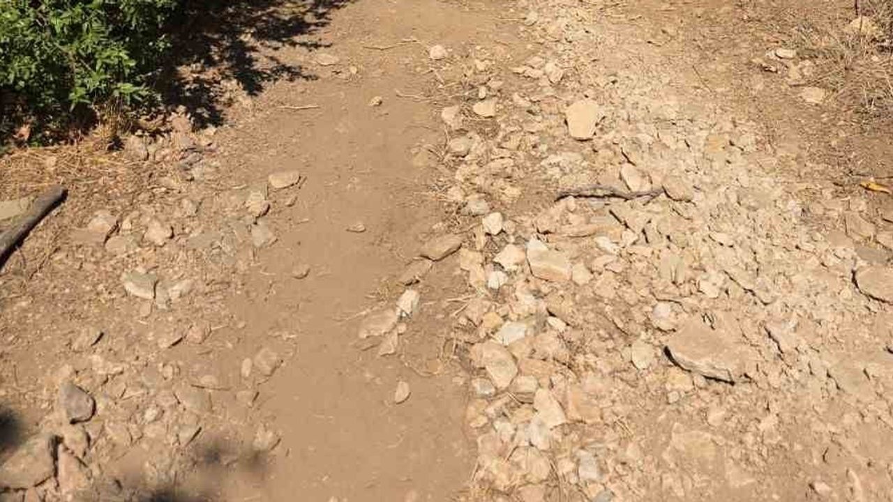Akçaşehir'de yıllardır süren yol sorunu hayati tehlike yaratıyor