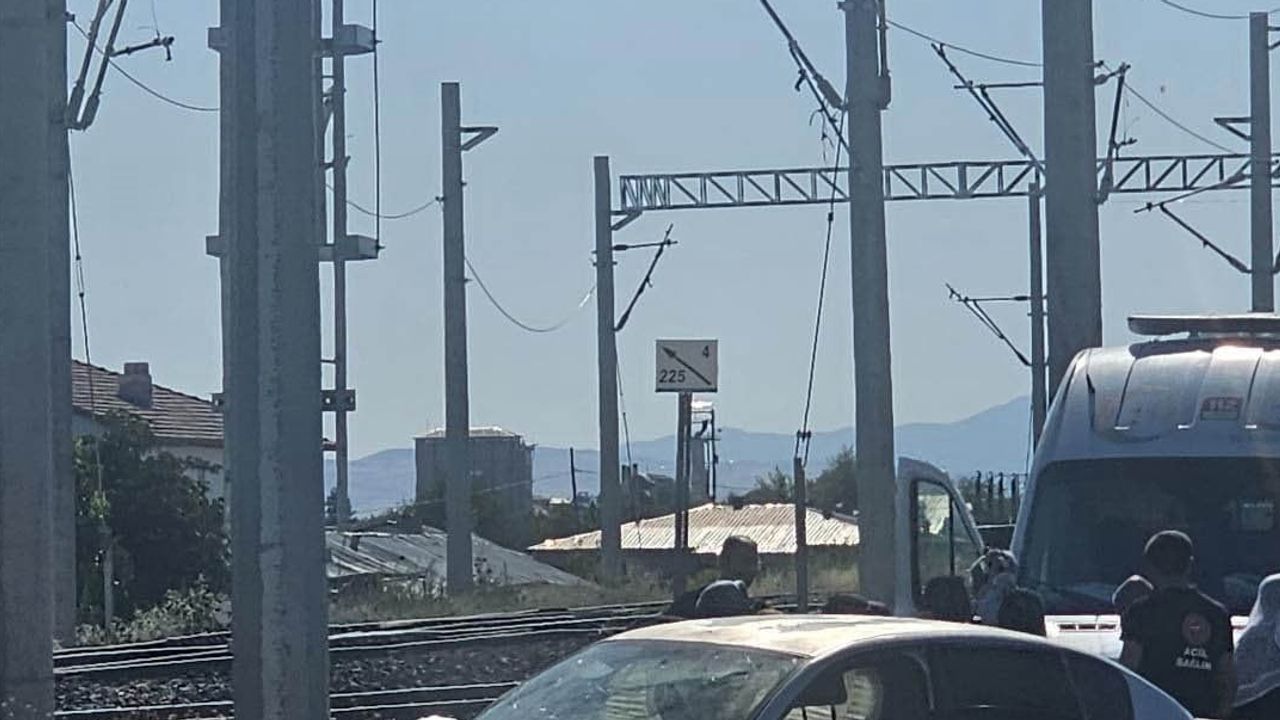 Akmezra yolunda çarpışma: beş kişi yaralandı