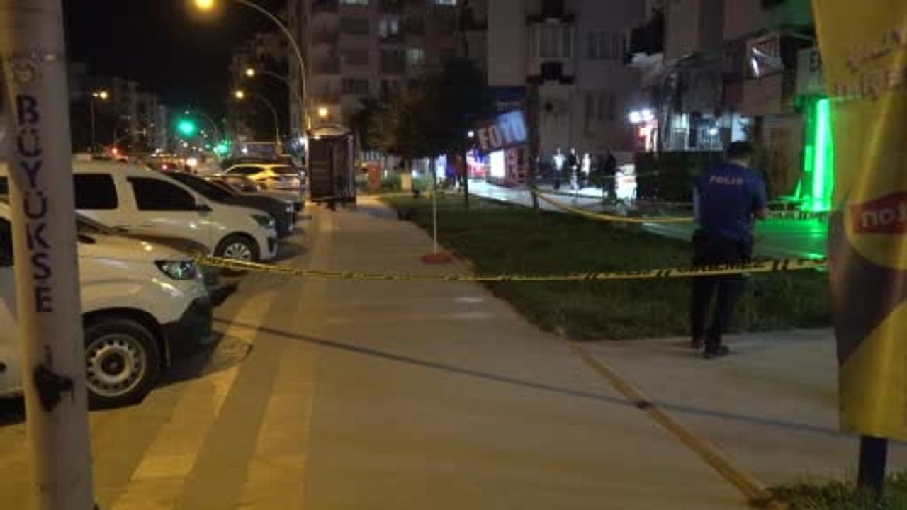 Akşamüstü Yeşilyurt'ta bıçaklı kavga: 21 yaşındaki genç ağır yaralandı
