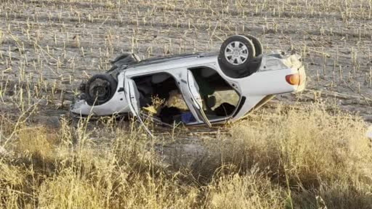 Aksaray'da tarlaya düşen otomobil takla attı, sürücü ağır yaralandı