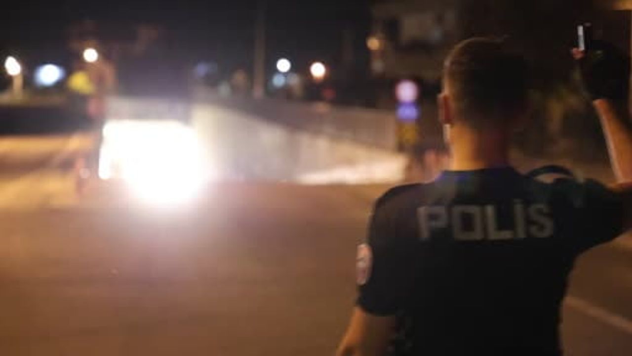 Aksaray'da uygulamada durdurulan araçta direksiyon altına gizlenmiş ruhsatsız tabanca bulundu