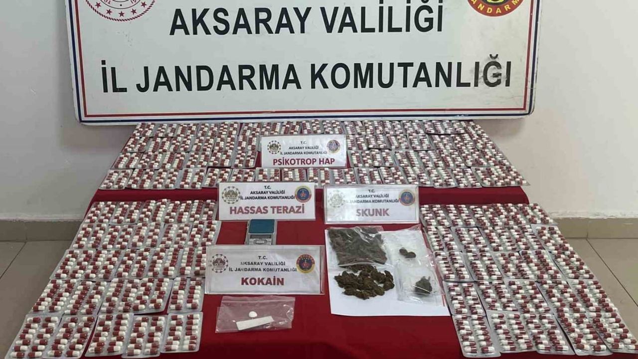 Aksaray jandarmasının takibiyle çözülmüş sevkiyat: 2 bin 122 ecza hap, 2 tutuklama