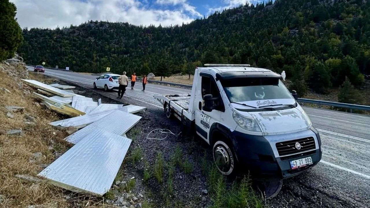Akseki'de gece ve sabah yol kazaları: iki sürücü yaralandı
