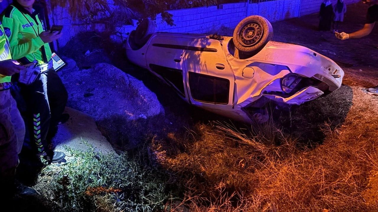 Akyazı’da kontrol kaybı sonrası otomobil takla attı, karı-koca yaralandı