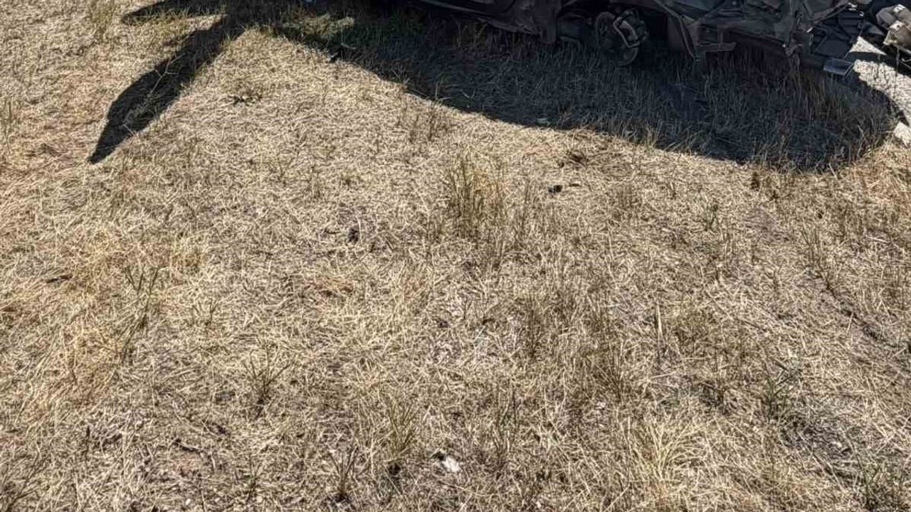 Alaca'da kavşakta çarpışma: iki otomobilde 5 kişi yaralandı