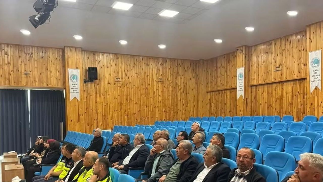 Alaca'da okul servisi şoförlerine uygulamalı trafik güvenliği eğitimi