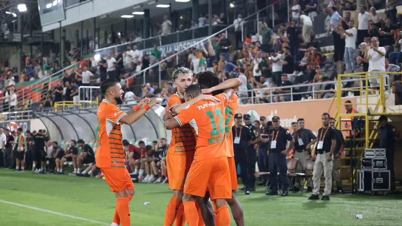 Alanya'da puanlar paylaşıldı: Corendon Alanyaspor 2-2 Göztepe