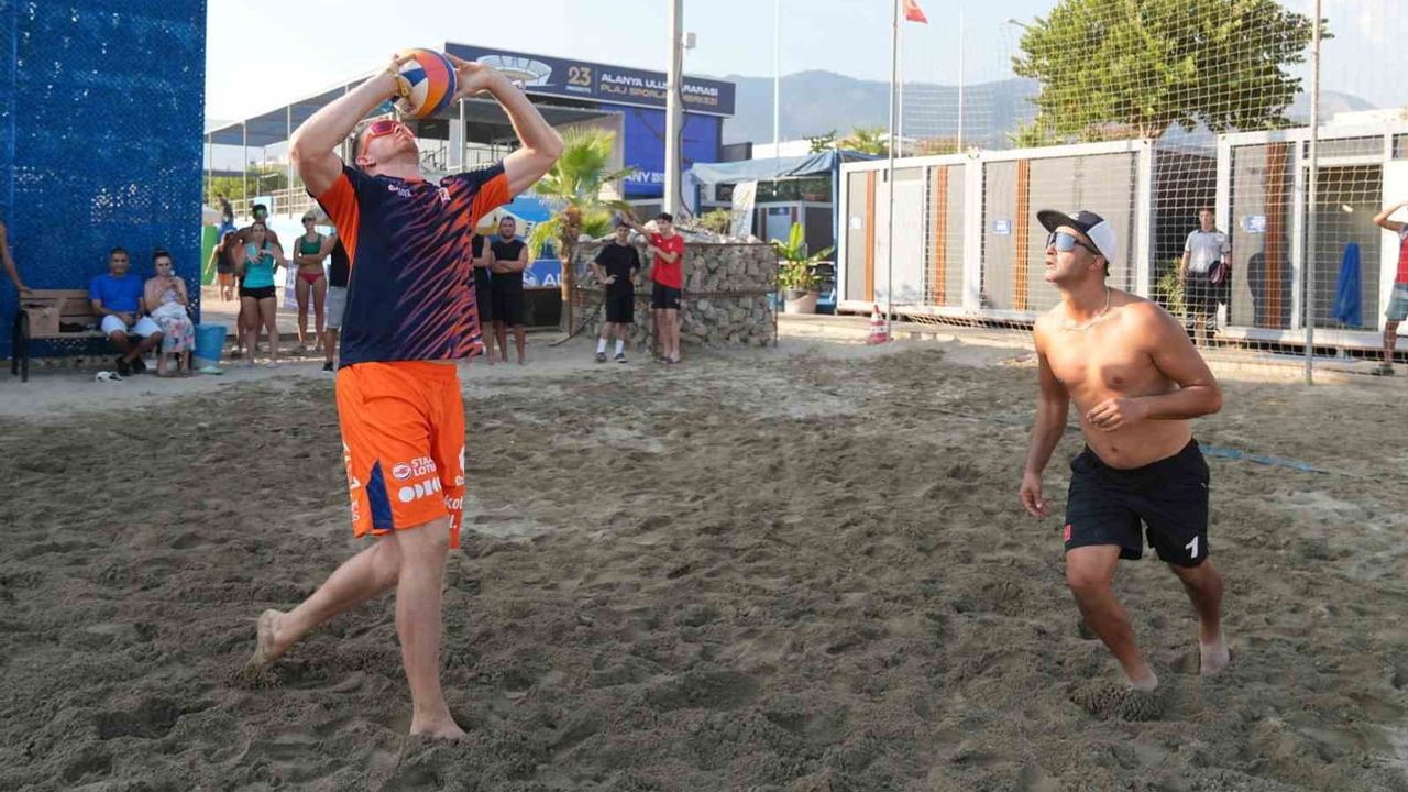 Alanya'yı sahada dünyaya tanıtan iki hollandalı yıldız
