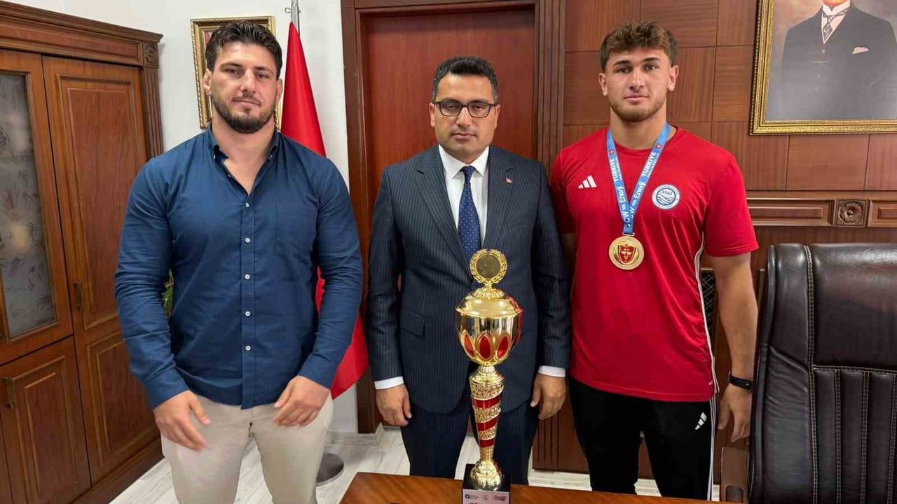 Alaplılı pehlivanlardan kaymakam Selçuk Köksal’a ziyaret