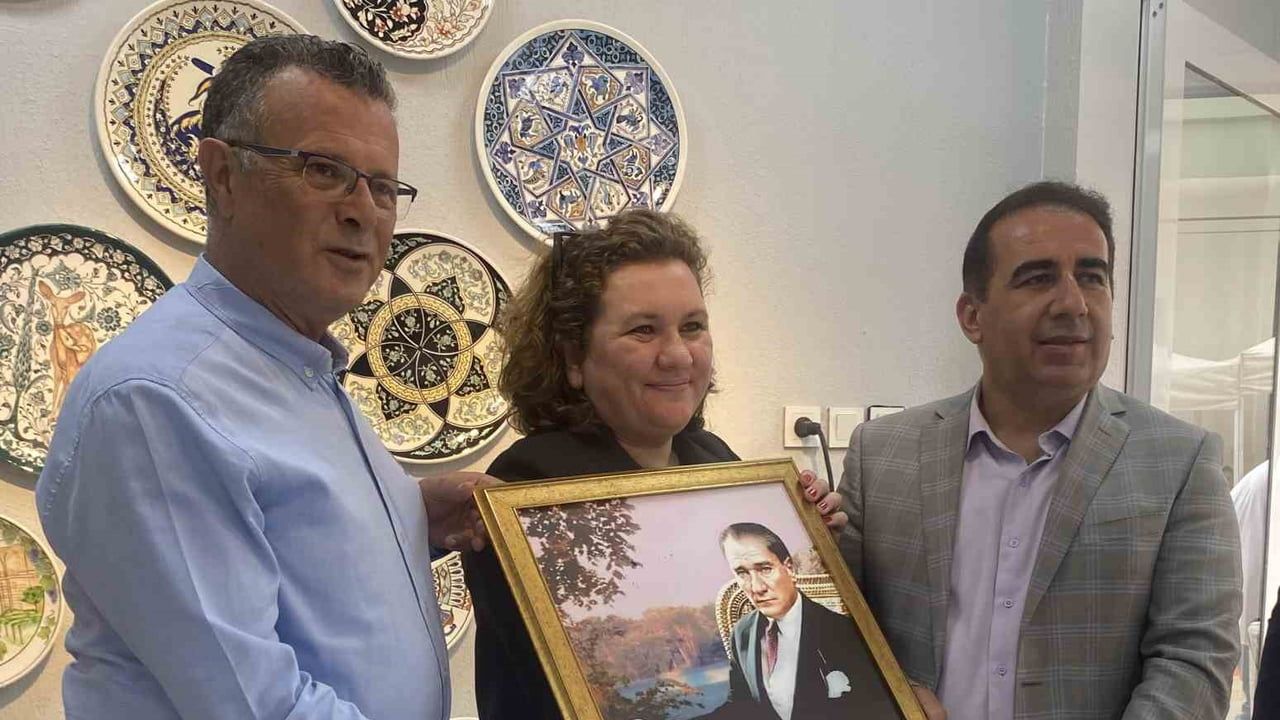 Alaşehir’de üzüm ve tarih motifli çini atölyesi açıldı