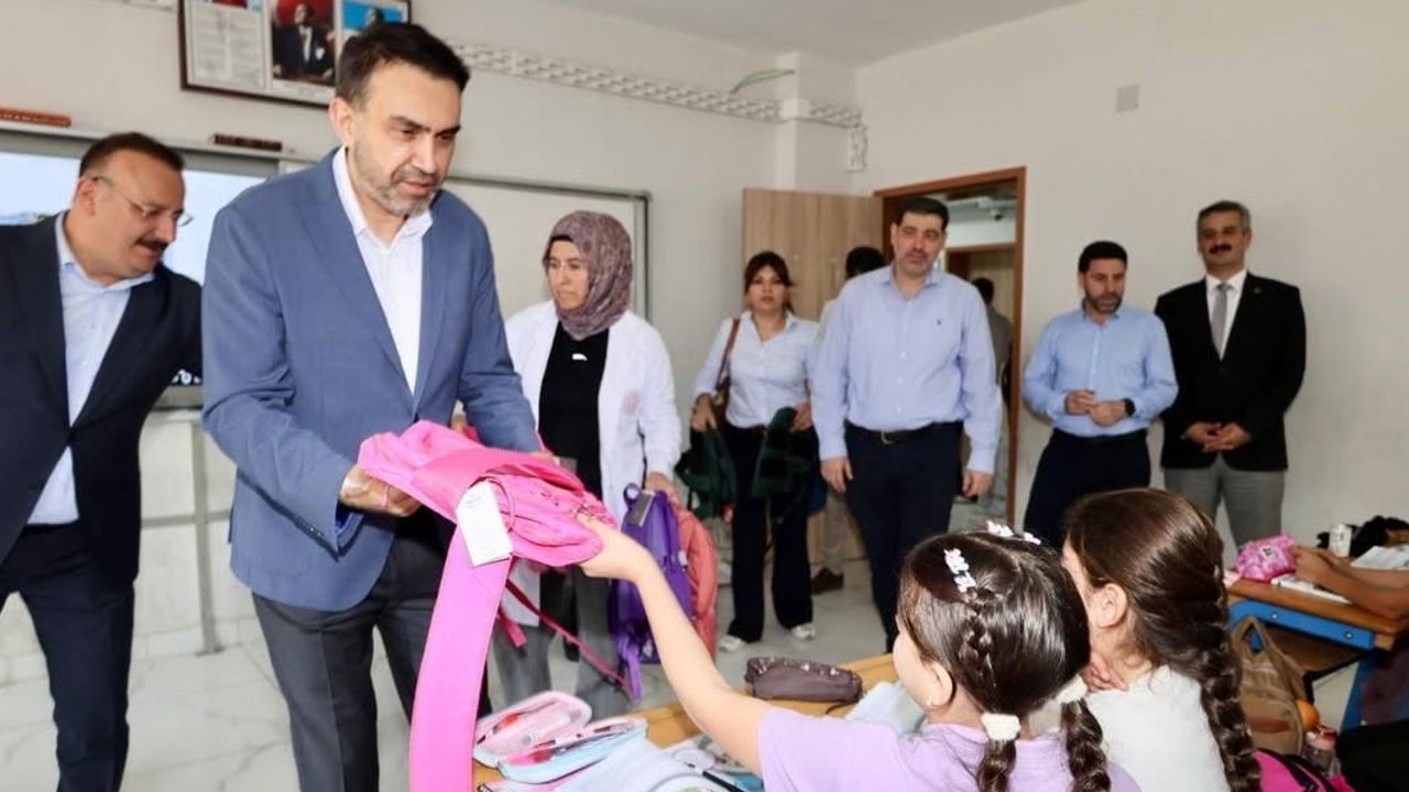 Aldemir öğrencilerle sınıflarda yeni döneme moral verdi