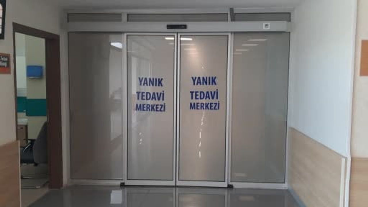 Alevlerin arasına girip kızını kurtardı, kendisi de yanıklarla hastanede
