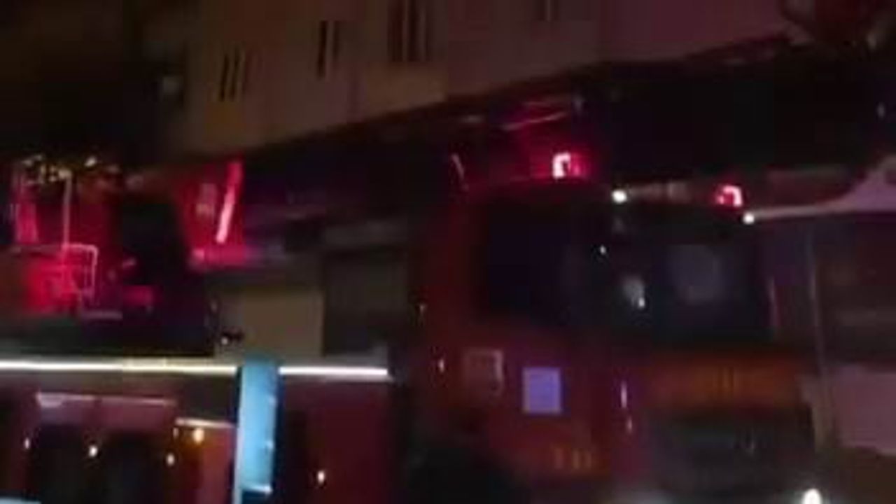 Alevlerin sardığı Sur'daki daire kullanılamaz hale geldi