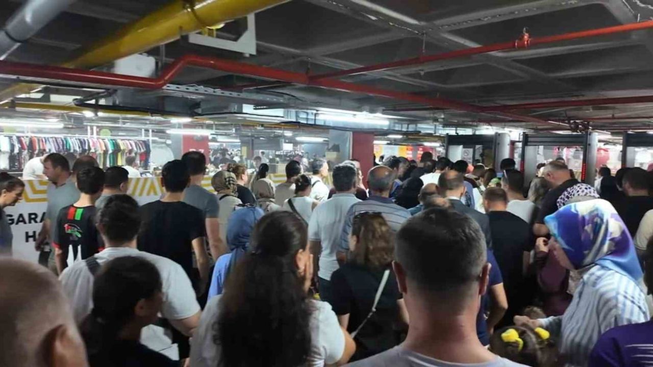 Alışveriş çadırında sabahın ilk ışıklarıyla başlayan rekabet