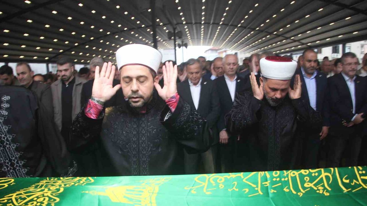 Altınordu'da veda: evlilik yıl dönümünde toprağa verilen televizyon yöneticisi
