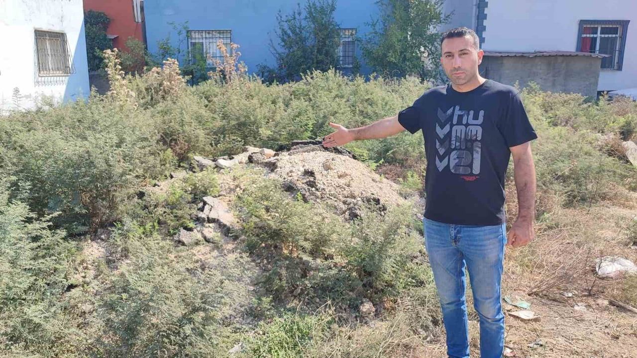 Altyapı çalışmasının geride bıraktığı sorun: ASKİ atıkları aylardır boş arazilerde birikti