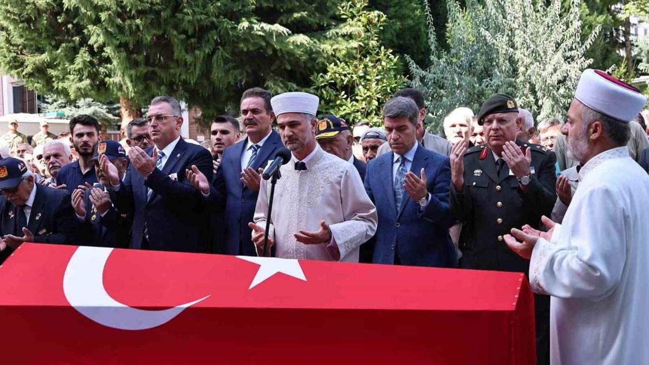 Amasya'da Kıbrıs gazisi Bahattin Şen toprağa verildi