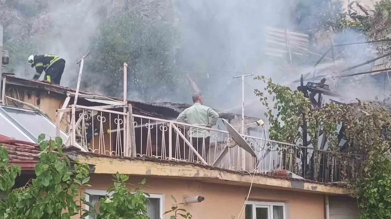 Amasya'da muhtarın dikkati pekmez ocağındaki yangının büyümesini engelledi