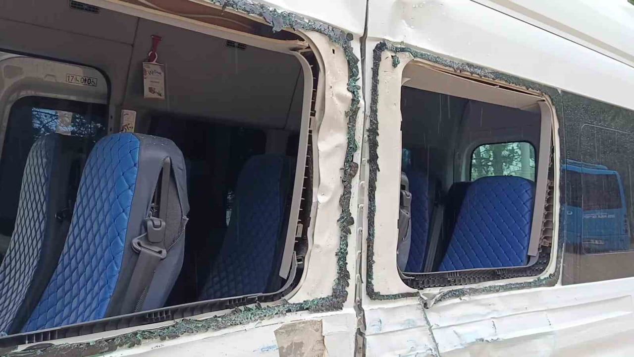 Amasya'da rampada kaygan yolda çarpışma: dört üniversite öğrencisi yaralandı