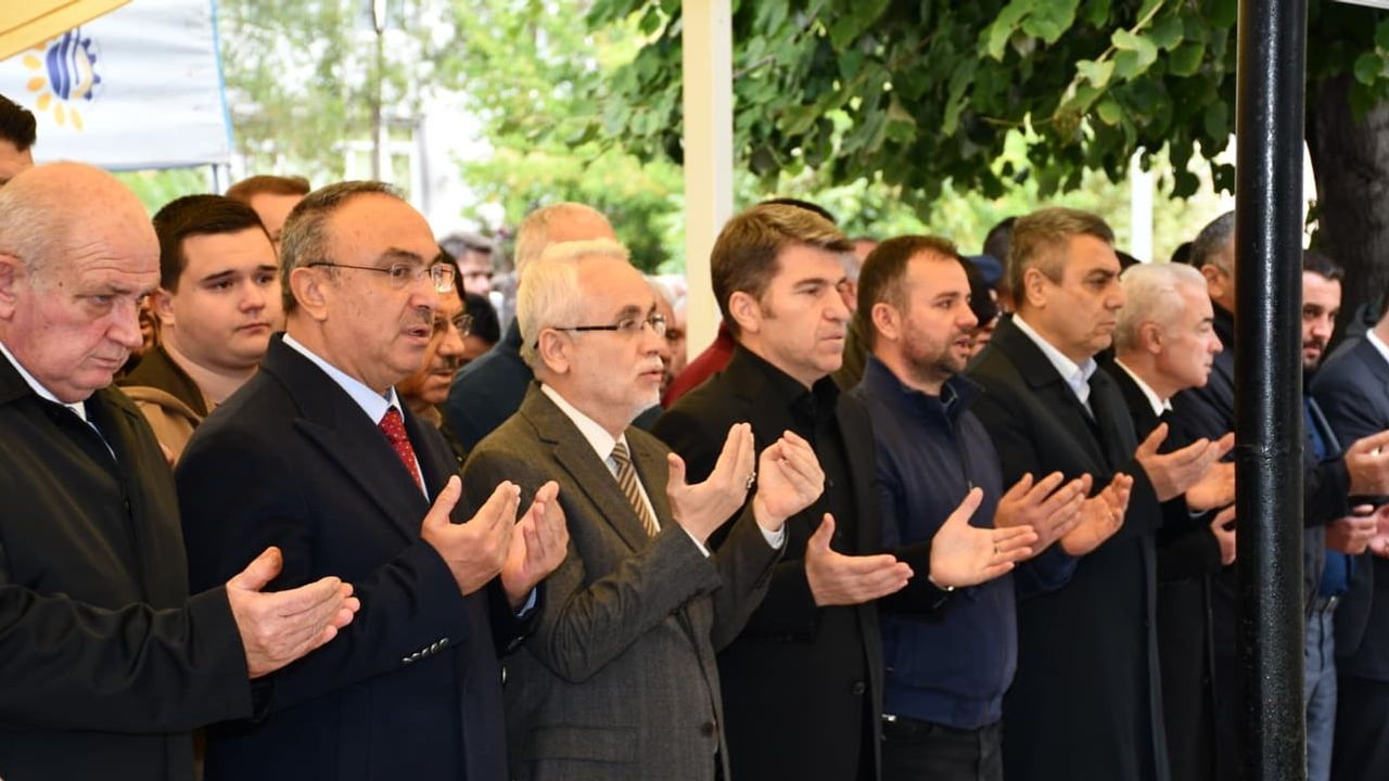 Amasya valisi Önder Bakan'ın kayınpederi Tekirdağ'ın Hayrabolu ilçesinde uğurlandı