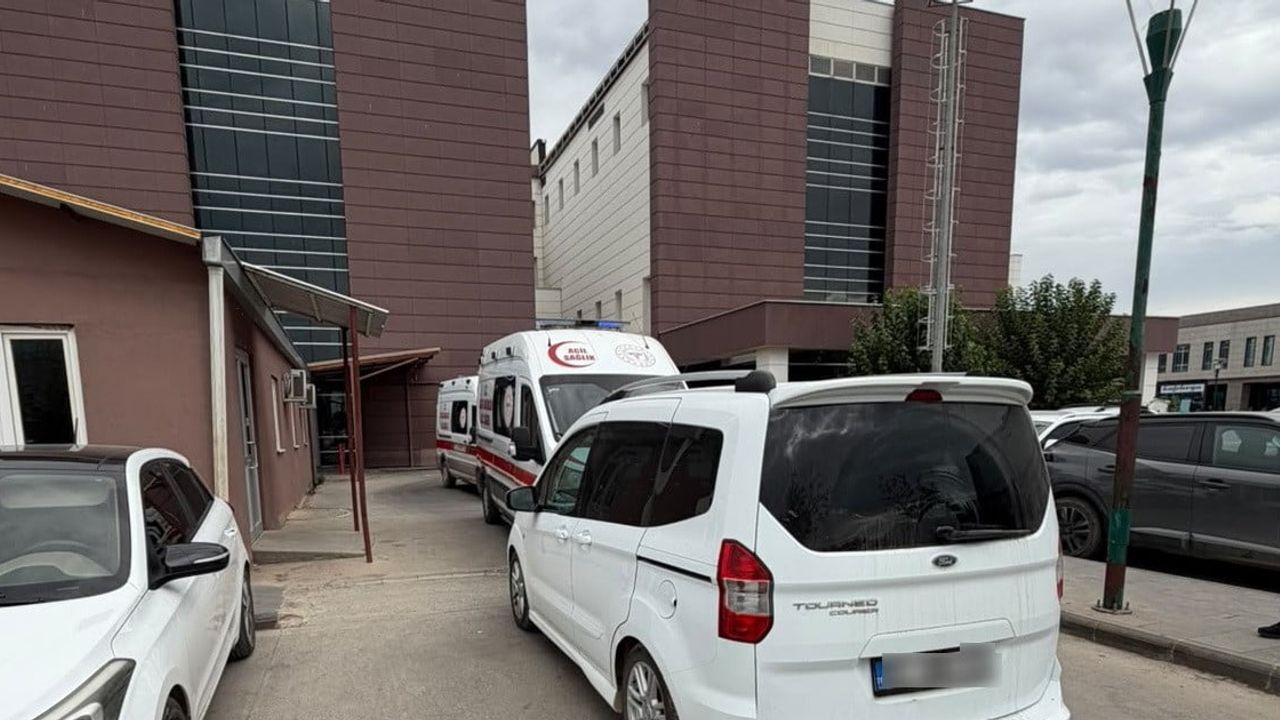 Ambulans yolu kapandı: hastane önündeki araç polis talimatıyla çekildi