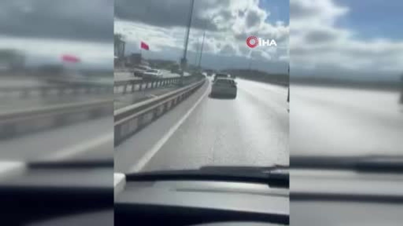 ambulansın önünde ilerleyen araç dakikalarca yol vermedi