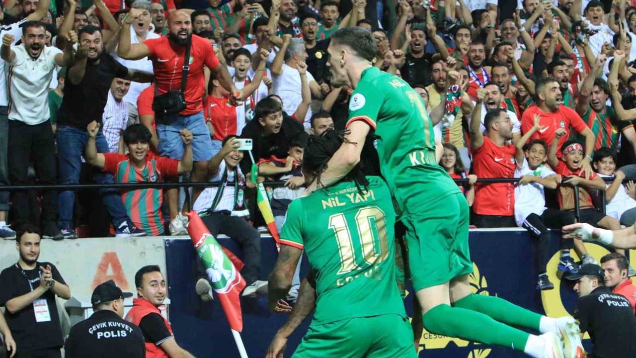 Amed ilk yarıda Beşiktaş karşısında 2-0 önde