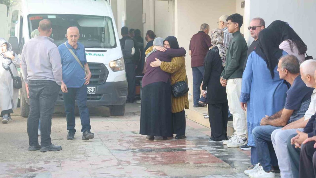 Antakya'da gözyaşı: Gaziantep kazasında yaşamını yitiren 7 kişi uğurlandı