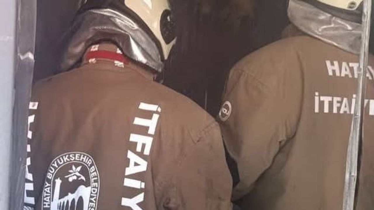 Antakya’da konteyner yangını hızlı müdahale sonucu kontrol altına alındı