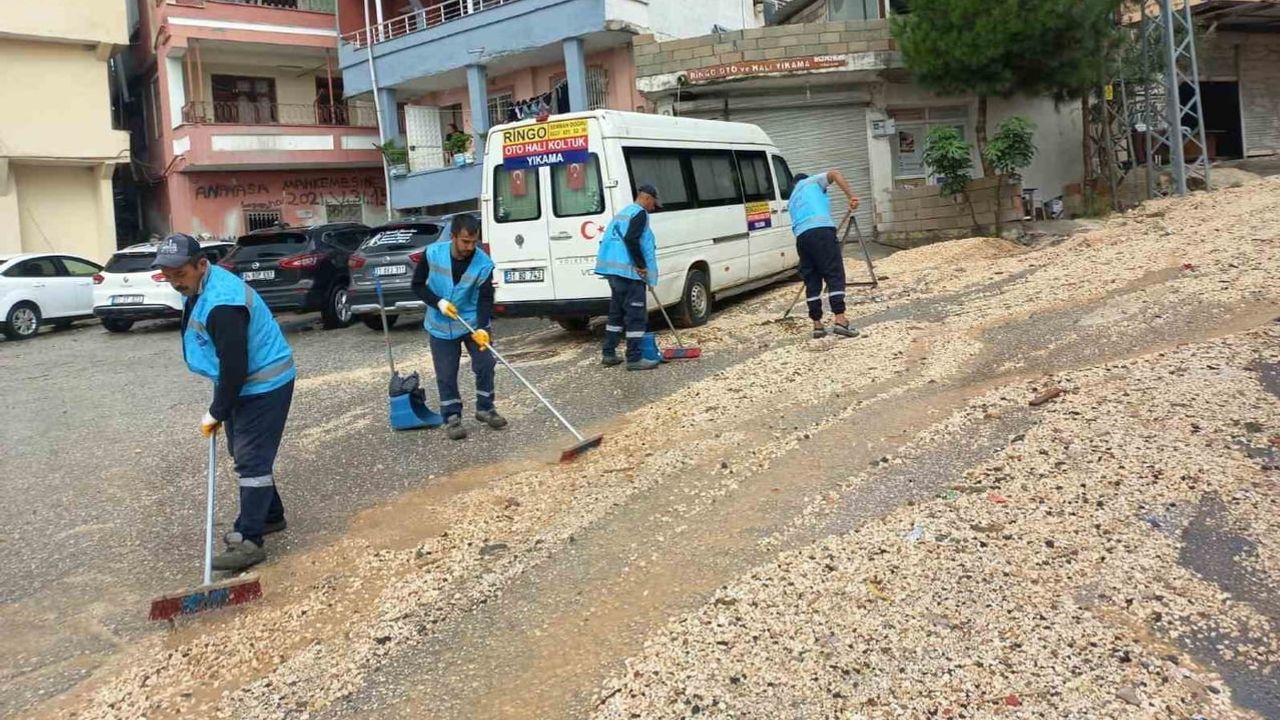 Antakya'da temizlik seferberliği: yağışın izleri siliniyor