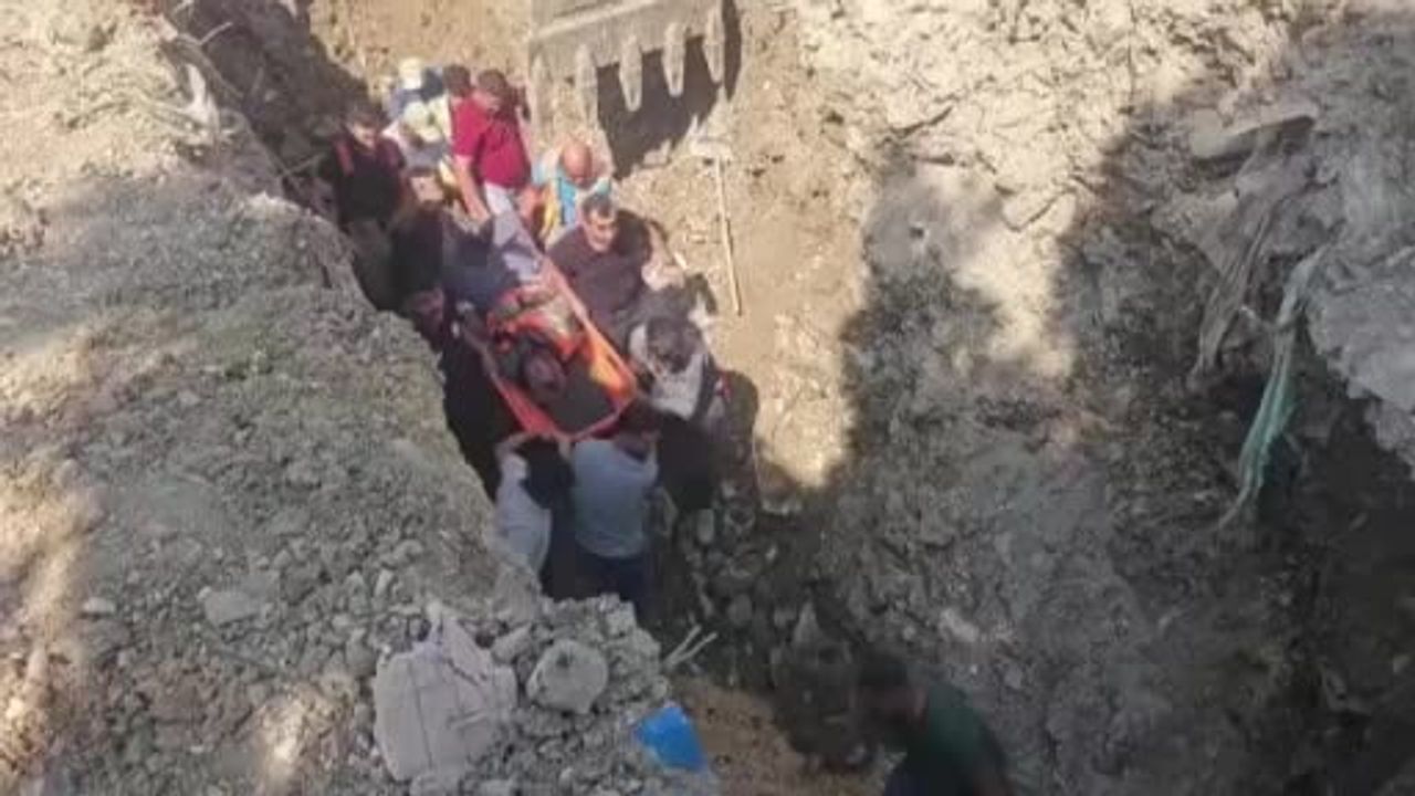 Antakya Haraparası'nda altyapı çalışmasında göçük: iki işçi kurtarıldı