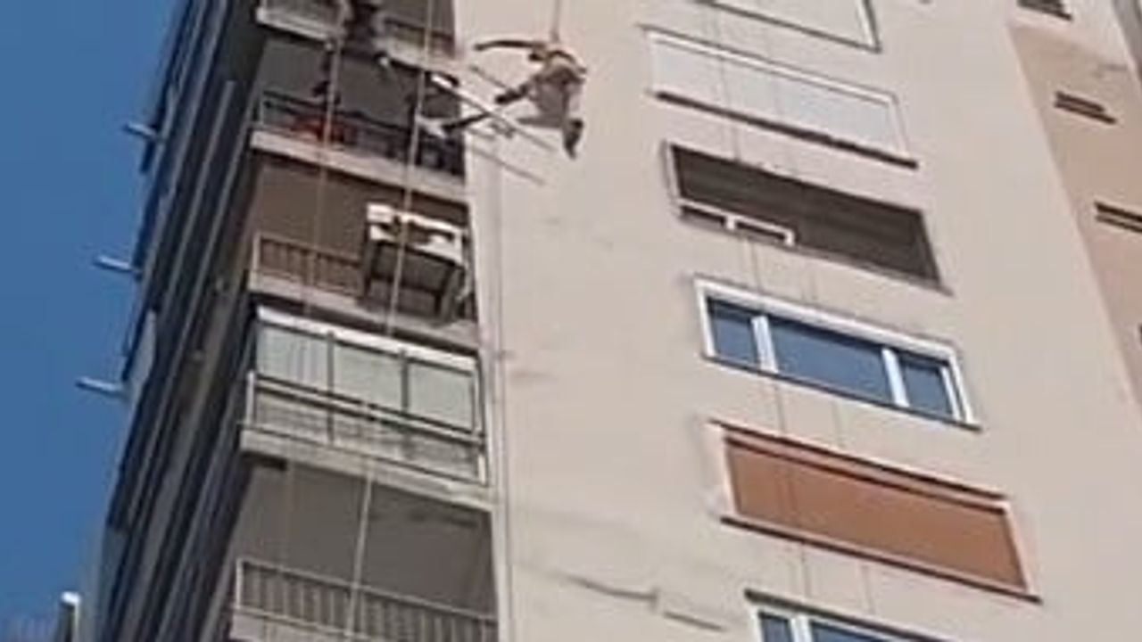 Antalya'da iskele boşalınca 13. kattaki işçiler balkona sığınarak kurtuldu