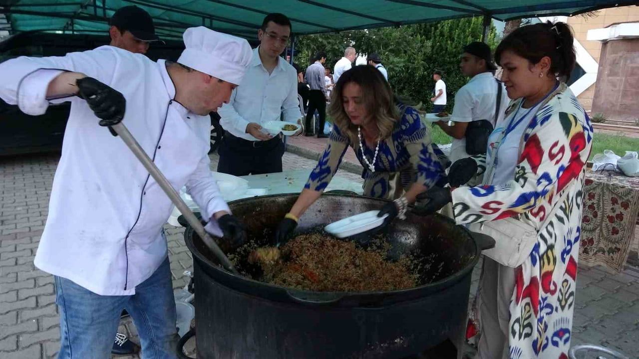 Antalya'da Özbekistan'ın 35. yılı: tanıtım merkezi ve cadde planları konuşuldu