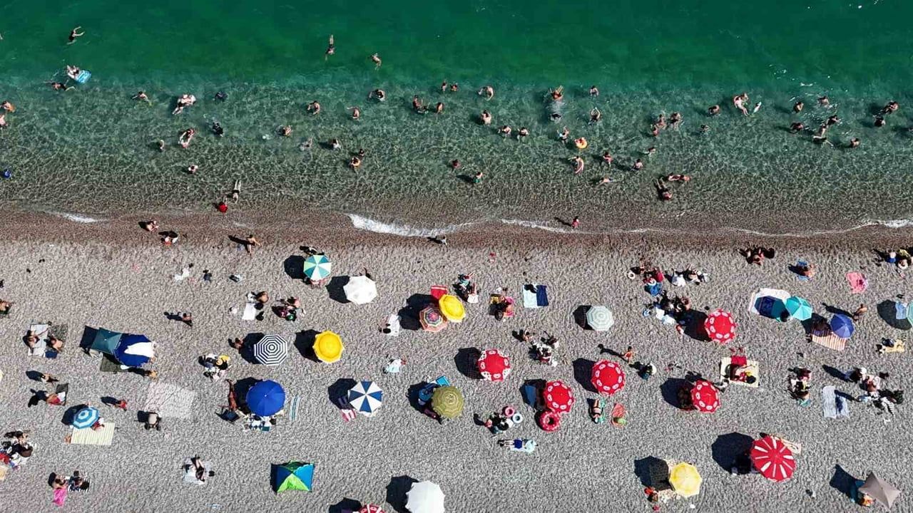 Antalya'nın 8 aylık turizm bilançosu: Ruslar liderliğini sürdürdü, ziyaretçi sayısı azaldı