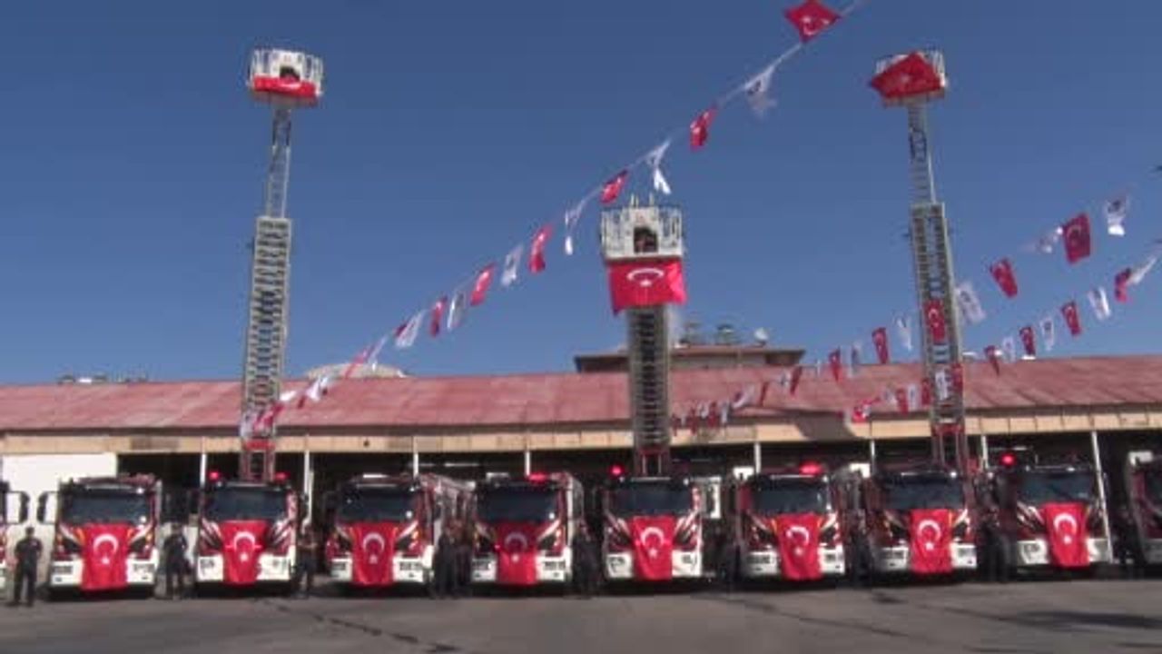 Antalya'nın müdahale gücü 24 yeni itfaiye aracıyla arttı