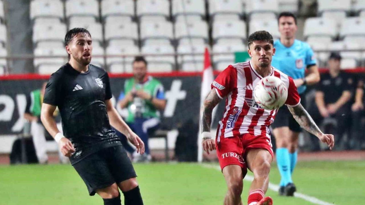 Antalyaspor evinde farklı galibiyetle moral buldu