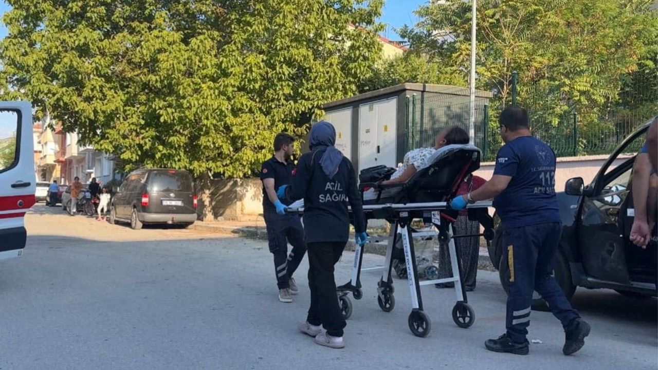 Araması kaygı uyandırdı: araçta fenalaşan kadın hastaneye kaldırıldı