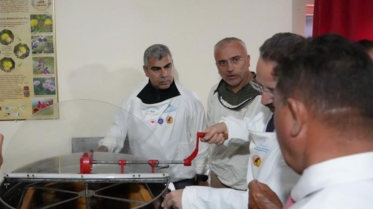 Ardahan'da üreticiler için pratik arıcılık, hayvancılık ve ÇKS eğitimi