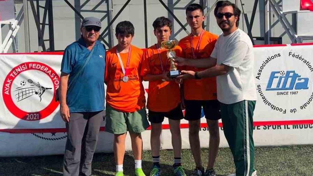 Argıncık'ta zafer kupası ayak tenisi finali coşkuyla tamamlandı