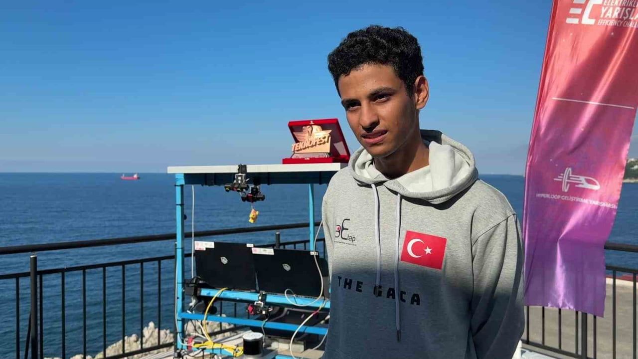 Arızayı takım ruhuyla giderdiler: Teknofest'te en iyi takım ruhu ödülü Zonguldaklı öğrencilere