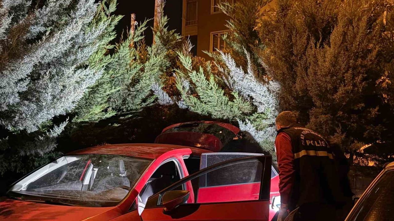 arkadaşının çaldığı otomobil 20 gün sonra binanın otoparkında bulundu