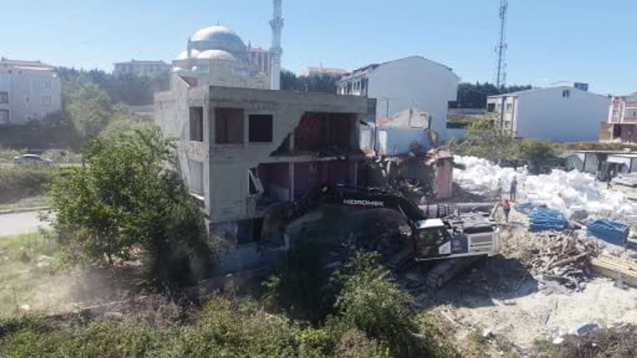 Arnavutköy'de çehre değişiyor: kontrollü yıkımlarla modern konutlar planlanıyor