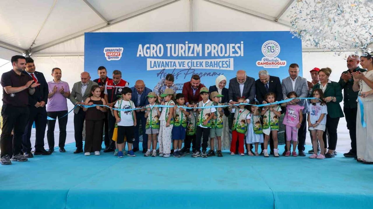 Arnavutköy’de doğa ve tarımı buluşturan proje: çilek ve lavanta bahçesi ziyarete açıldı